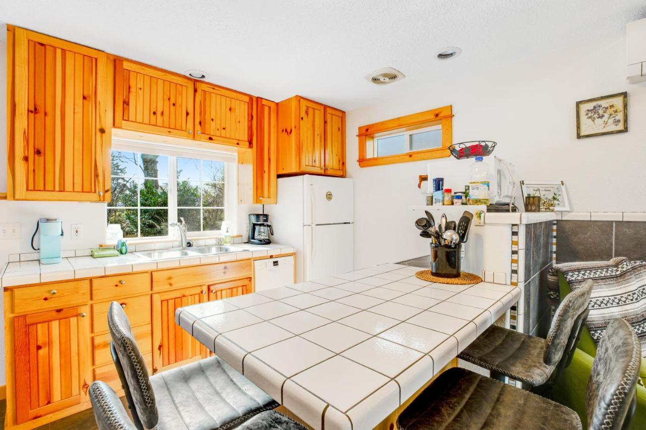 Alder Cove * Tillamook